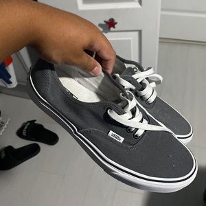 VANS CANVAS AUTHENTIC SIZE 9 (BARELY WORN)